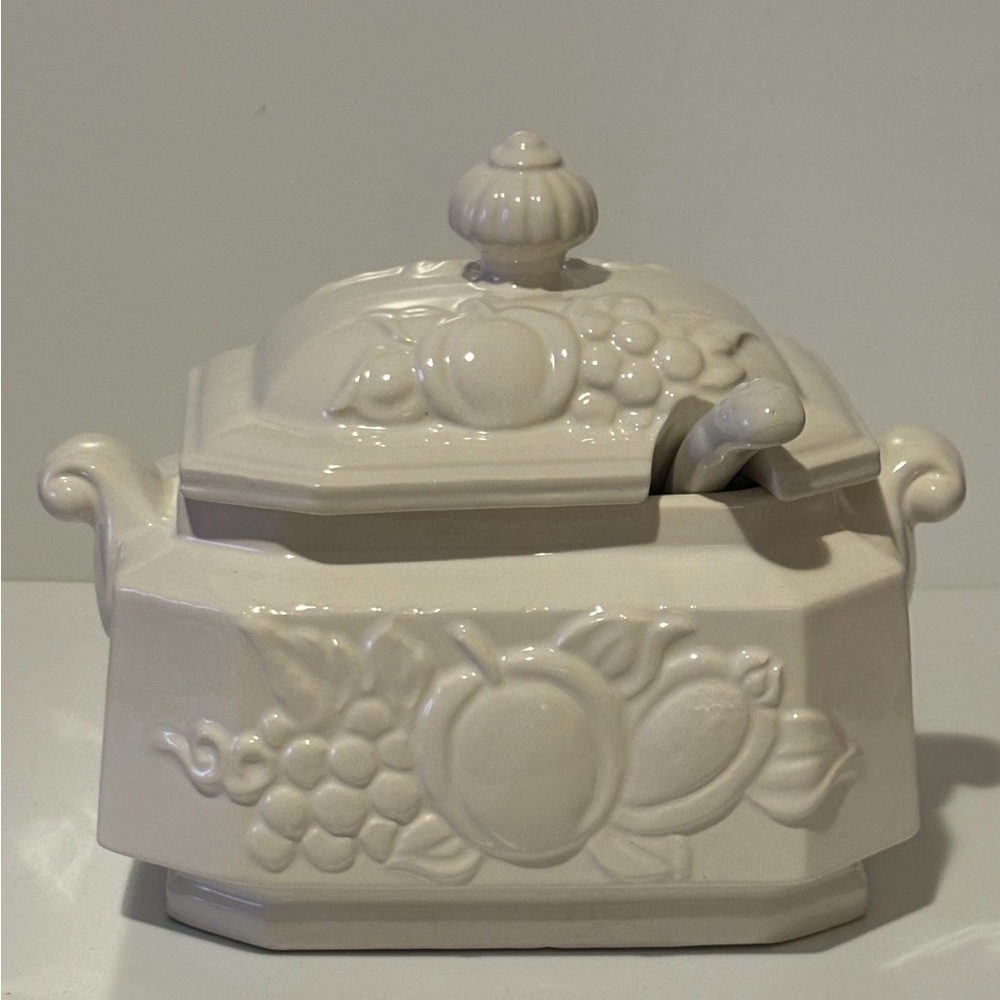 Soup Tureen Gravy
Tureen~Small-Holidays